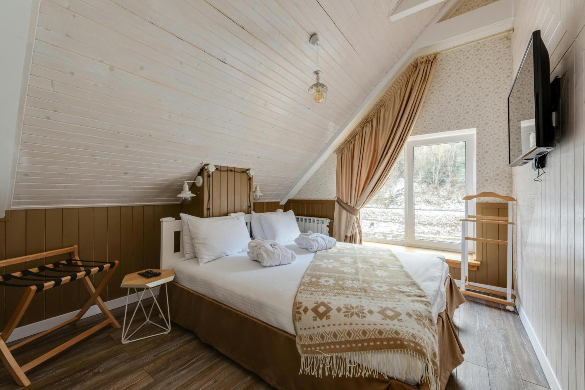 Aerotech Near Delhi Airport Hotel 4*